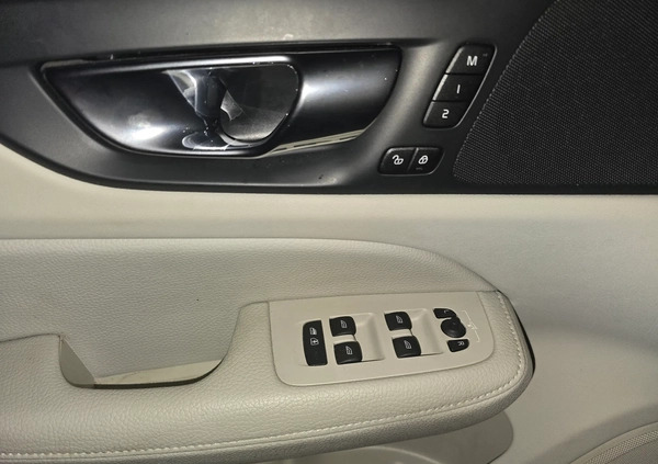 Volvo V60 Cross Country cena 162500 przebieg: 66000, rok produkcji 2020 z Warszawa małe 121